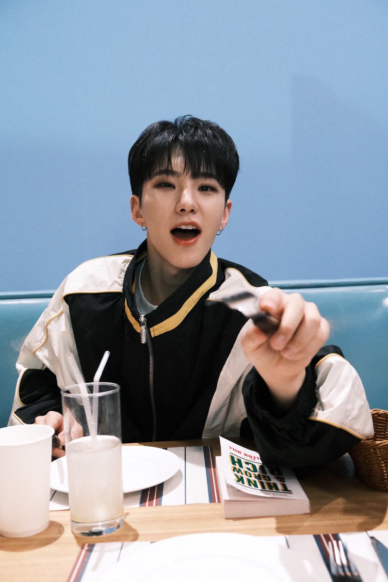 hoshbday's tweet photo. 230207 위버스 #호시 https://t.co/w8JZrR1fzw