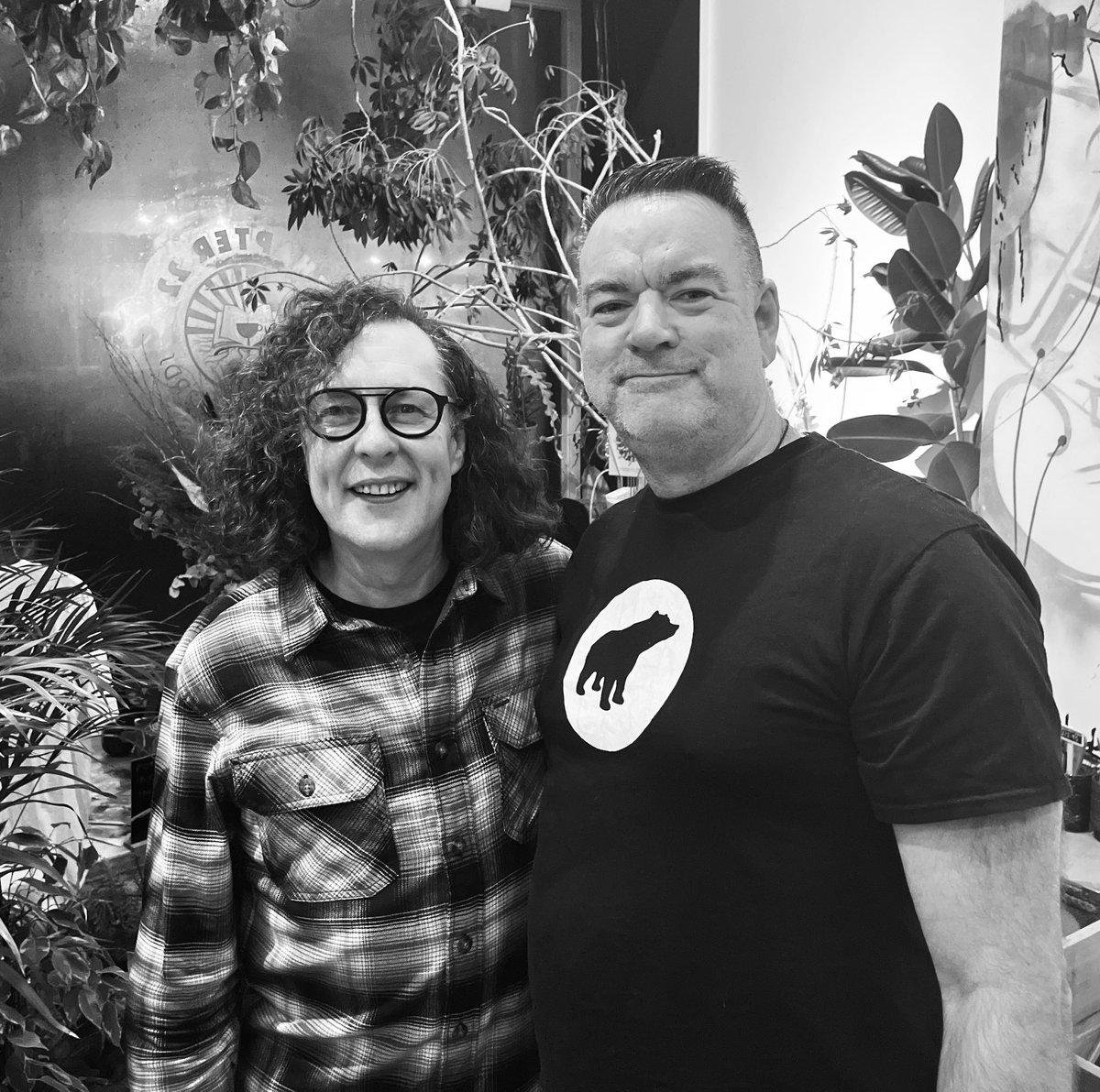 My Kirk Brandon moment with <a href="/mileshuntTWS/">Miles Hunt</a> in Bath last night. Amazing gig, lovely fella, great audience participation 😮 
Never stop making music and touring Milo