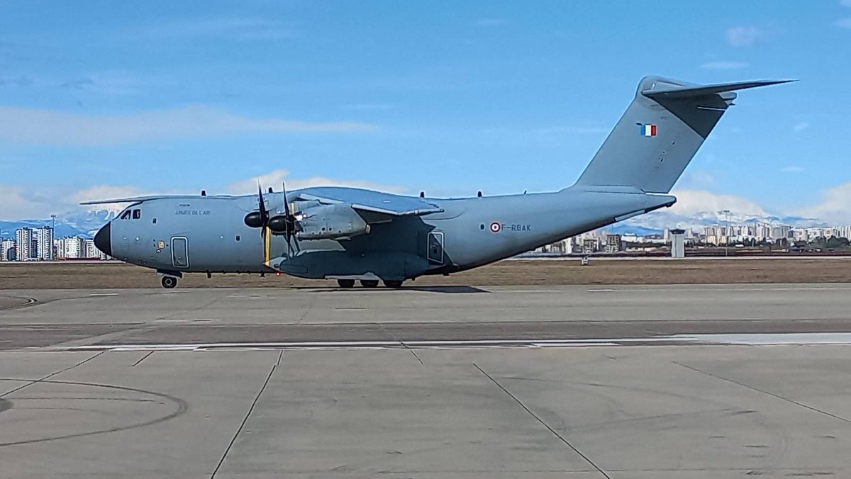 #Türkiye’ye vardık! 🛬

🇫🇷🤝🇹🇷 Arama kurtarma görevlilerimizi ve yardım malzemelerini taşıyan iki uçağımız da #Adana’ya indi. #dayanışma #TurkeyEarthquake