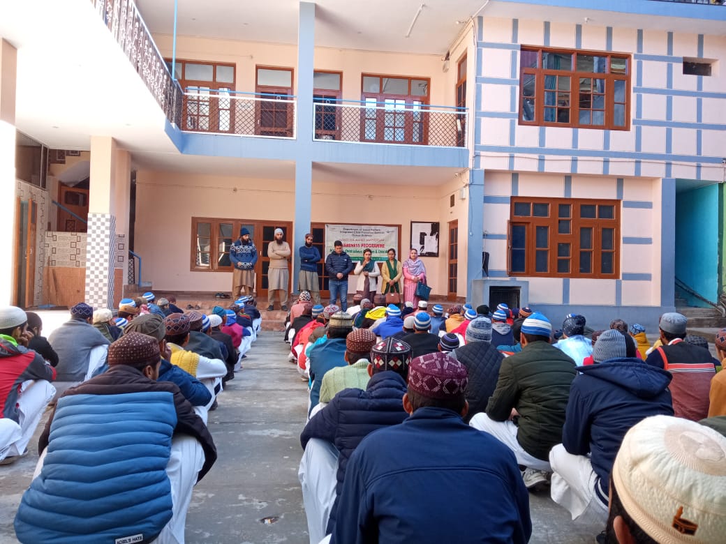 DKishtwar's tweet photo. An Awareness on Child Marriage and Juvenile Justice Act delivered to the inmates of Madrasa Madina Tul Uloom Kishtwar by the District Child Protection Unit Kishtwar. 
@MWCD @mygovindia @PMOIndia @NCPCR_ https://t.co/oNnE48NCo8