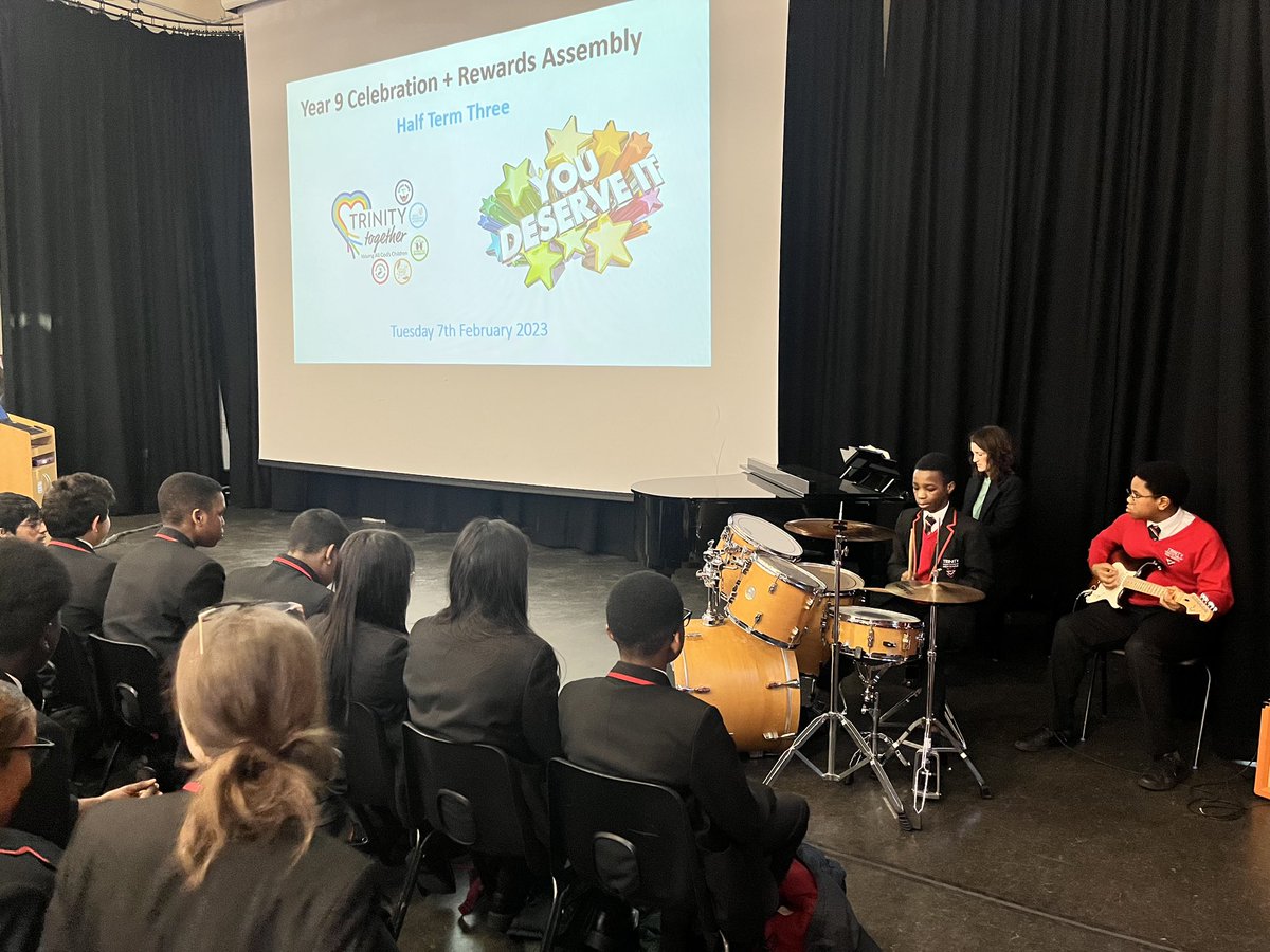 TrinityHighMus's tweet image. Celebration Assemblies 🎉 made even more joyful by our talented Year 7s Prince &amp;amp; Giovanni accompanying #Siyahamba “We are Walking in the Light of God” and wowing us with their Jimi Hendrix skills🥁🎸Huge thanks to them for sharing their gifts &amp;amp; congrats to all 👏 @TrinityHighMcr