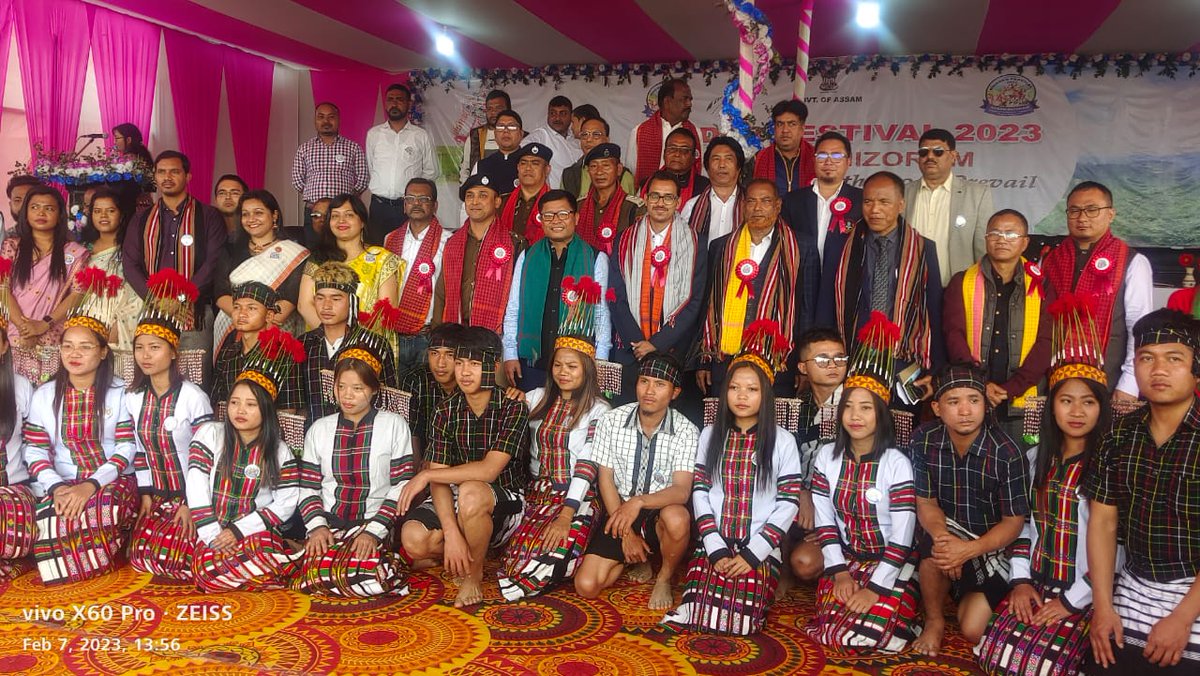 All about today's Border Festival 2023, (Assam-Mizoram) organised by District Administration Hailakandi at Abhijit Nag Mini Stadium, Monipur Garden.
DC Hailakandi Shri. H.N. Gautam, ADCs, SP, COs &amp; DC Kolasib, SDO, S.O, C.O, DIPRO, MJA, Village Council Members were present here.