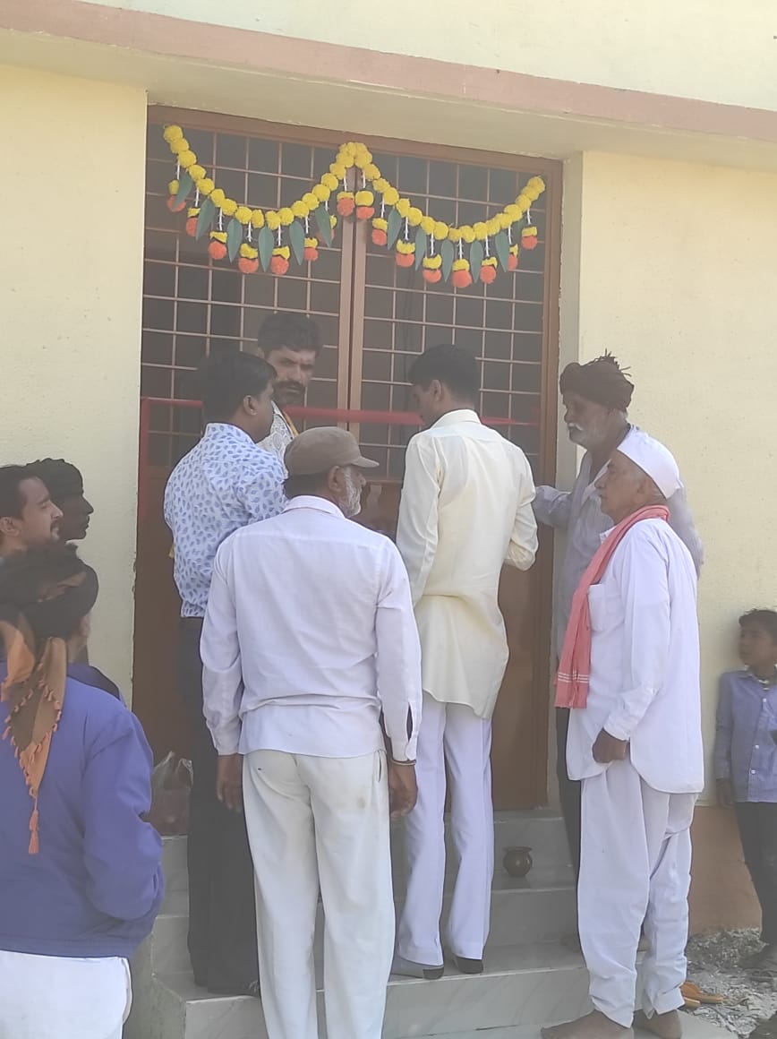 આજ તા.7-2-23 ના રોજ મારા સેજાની કચ્છ જિલ્લાના અબડાસા તાલુકાની શ્રી છસરા જૂથ ગ્રામ પંચાયત કચેરીના નવા મકાન નું લોકાર્પણ કરી ઉદ્ધાટન કરવામાં આવ્યું.<a href="/KutchDdo/">DDO Kutch</a> <a href="/GRTMM1/">ગુજરાત રાજ્ય તલાટી મંત્રી મહામંડળ (OFFICIAL)</a> <a href="/GujPRHDept/">Panchayat, Rural Housing & Rural Dev. Department</a> <a href="/DrdaKachchh/">DirectorDRDAKachchh (Kutch)</a> <a href="/BhujDdo/">Dy DDO Bhuj</a>