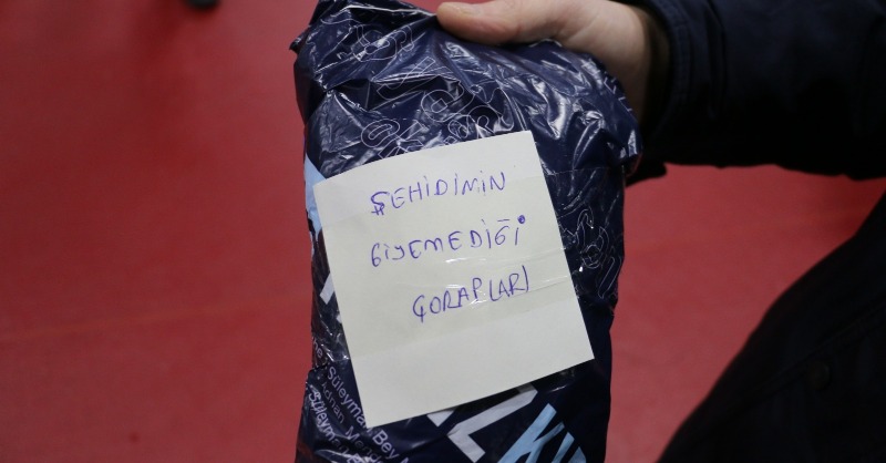 odatv's tweet photo. Duygulandıran not: "Şehidimin giyemediği çorapları"