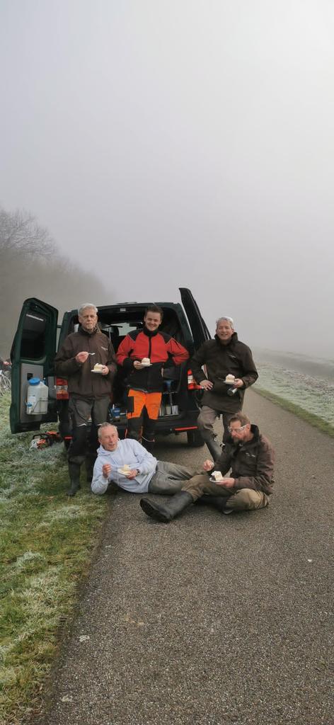 Vandaag vieren we het eenjarig bestaan van onze beheer vrijwilligersgroep in het #abtswoudsebos . Een prachtig voorbeeld van een groep betrokken omwonenden die een bijdrage willen leveren aan hun "achtertuin".