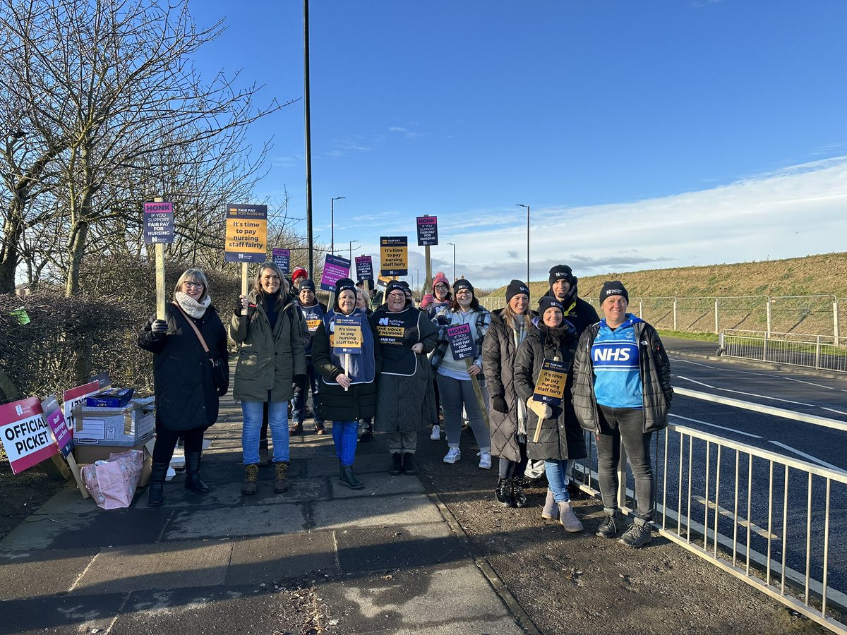 LinClarkson3's tweet photo. #RCNStrike #RCNNorthern picket at North Tyneside hospital #SafeStaffingSavesLives https://t.co/3DeFeKUeAj