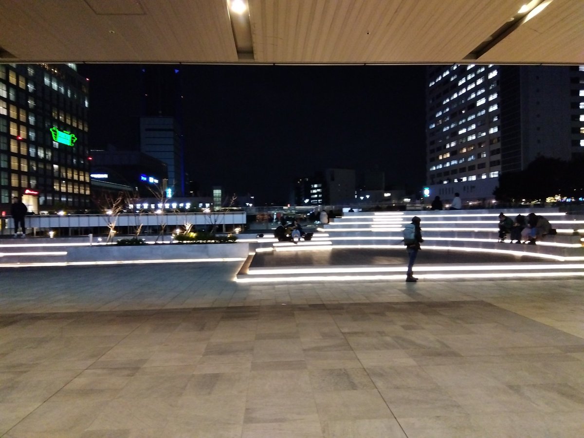 Donchachacha_'s tweet photo. 新宿駅に降りて、上りのエスカレータか階段しかなかったとき、
あぁ…普段使わない出口に行くんだろうなと、諦めの感情を持って改札を出て、本当にわからないところに来た。 https://t.co/yXA5GTLDuc