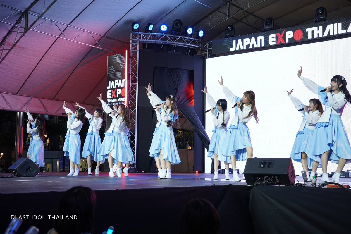 lastidol_th's tweet photo. รวมภาพกิจกรรมงาน #JAPANEXPOTHAILAND2023🎌
.
ขอขอบคุณเหล่าแฟนคลับทุกท่านที่ได้มาเป็นส่วนร่วมของความสนุกในการแสดงโชว์ตลอดทั้งวันของเหล่าเมมเบอร์💙🙏😍
.
กดลิงค์เพื่อรับชมภาพ👉https://t.co/w2VneobS6K
.
#LASTIDOL #LASTIDOLTH #LASTIDOLTHAILAND #AKISHIBUPROJECT #UPUPGIRLS2 #FESTIVE https://t.co/bJ2isJtnb6