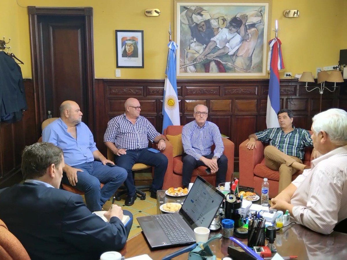 Días atrás mantuve una reunión con <a href="/FGuilnermo/">Fachinello,Guillermo Federico</a>, quien recientemente asumió como nuevo presidente de la <a href="/CEMISIONES/">CEM</a>, y parte de la comisión para abordar distintos temas de interés con respecto a la situación del sector 👉bit.ly/ReuniónCEM