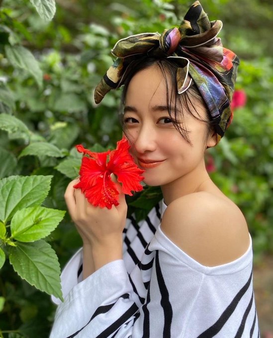 堀田真由さんが写真集出されるの今知ったなんですかこの美の暴力は 