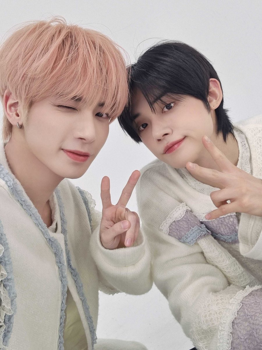 taejun selfie 🤍🐱🦊