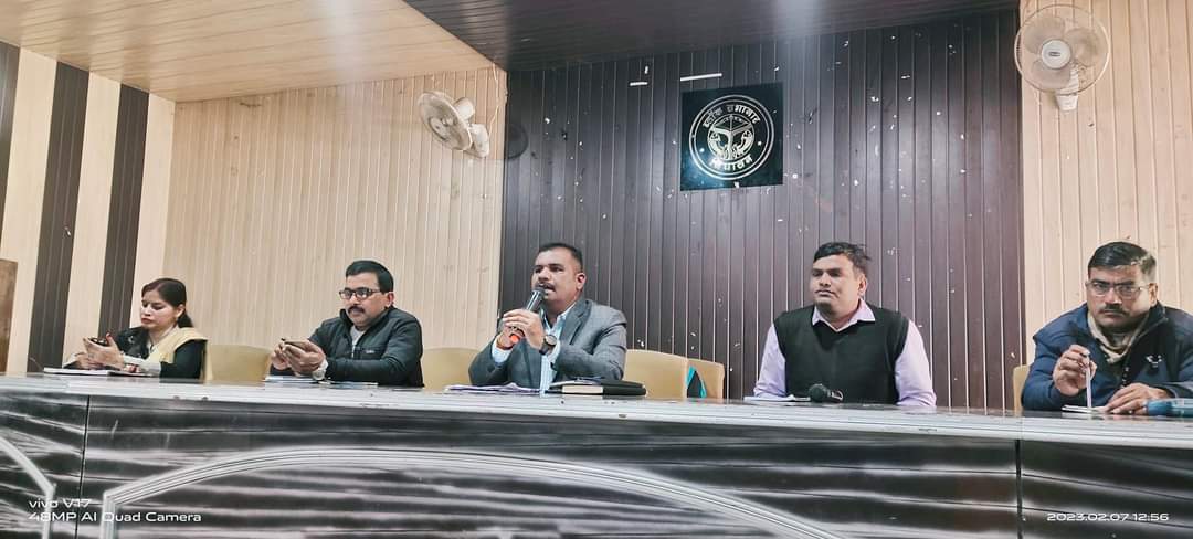 BRCNighasan's tweet photo. प्र.अ.एवं प्रभारी प्र.अ.की मासिक बैठक ब्लॉक सभागार निघासन में आहूत की गई जिसमें खंड शिक्षा अधिकारी महोदय द्वारा निपुण अभियान को गति देने के संबंध में  निर्देश दिए गए।
#उत्तर_प्रदेश_निपुण_प्रदेश
@basicshiksha_up
@thisissanjubjp @SamagraShiksha @DmKheri @DrlkPandey @drbrajesh1 https://t.co/YsCwX07xZi