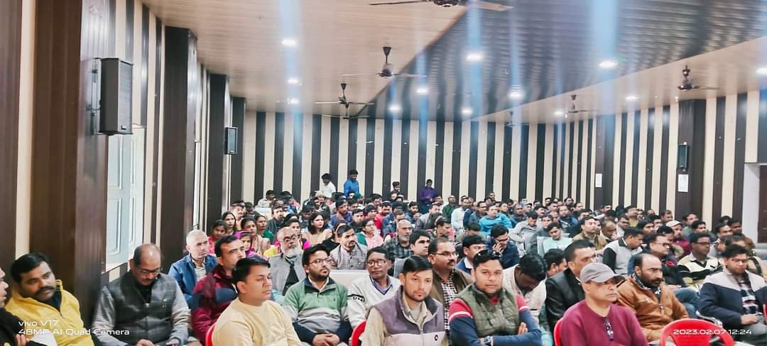 प्र.अ.एवं प्रभारी प्र.अ.की मासिक बैठक ब्लॉक सभागार निघासन में आहूत की गई जिसमें खंड शिक्षा अधिकारी महोदय द्वारा निपुण अभियान को गति देने के संबंध में  निर्देश दिए गए।
#उत्तर_प्रदेश_निपुण_प्रदेश
<a href="/basicshiksha_up/">Department Of Basic Education Uttar Pradesh</a>
<a href="/thisissanjubjp/">Sandeep Singh</a> <a href="/SamagraShiksha/">SAMAGRA SHIKSHA MoE India</a> @DmKheri <a href="/DrlkPandey/">Dr L K Pandey</a> <a href="/drbrajesh1/">dr brajesh tripathi</a>