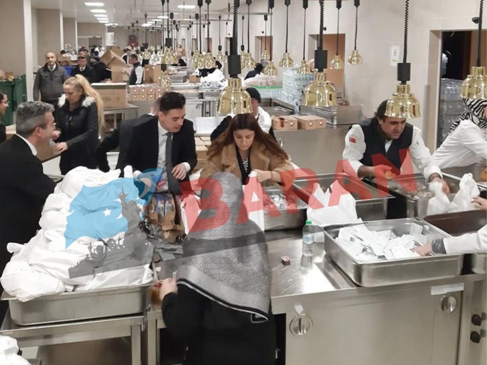 .<a href="/tcbestepe/">T.C. Cumhurbaşkanlığı</a> külliyesi personeli de “kolileme” ile uğraşıyor büyük afet ardından.