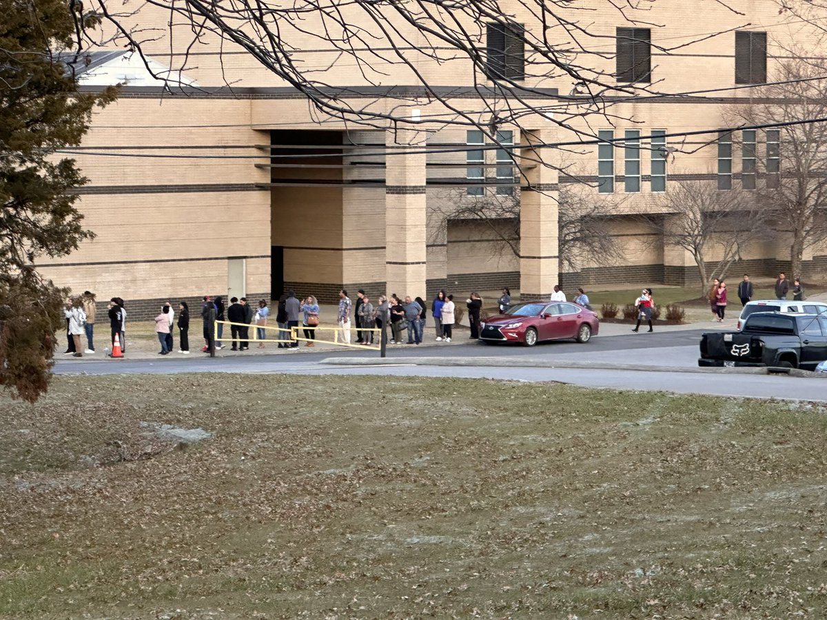 The Attendance Review Board(ARB) @WeAreAntiochHS on yesterday was well attended by parents and students. People were wrapped around the building. #AttendanceMatters @MetroSchools @MNPS_Attendance @CommAchieves @MNPS_kidshealth @mspringer07