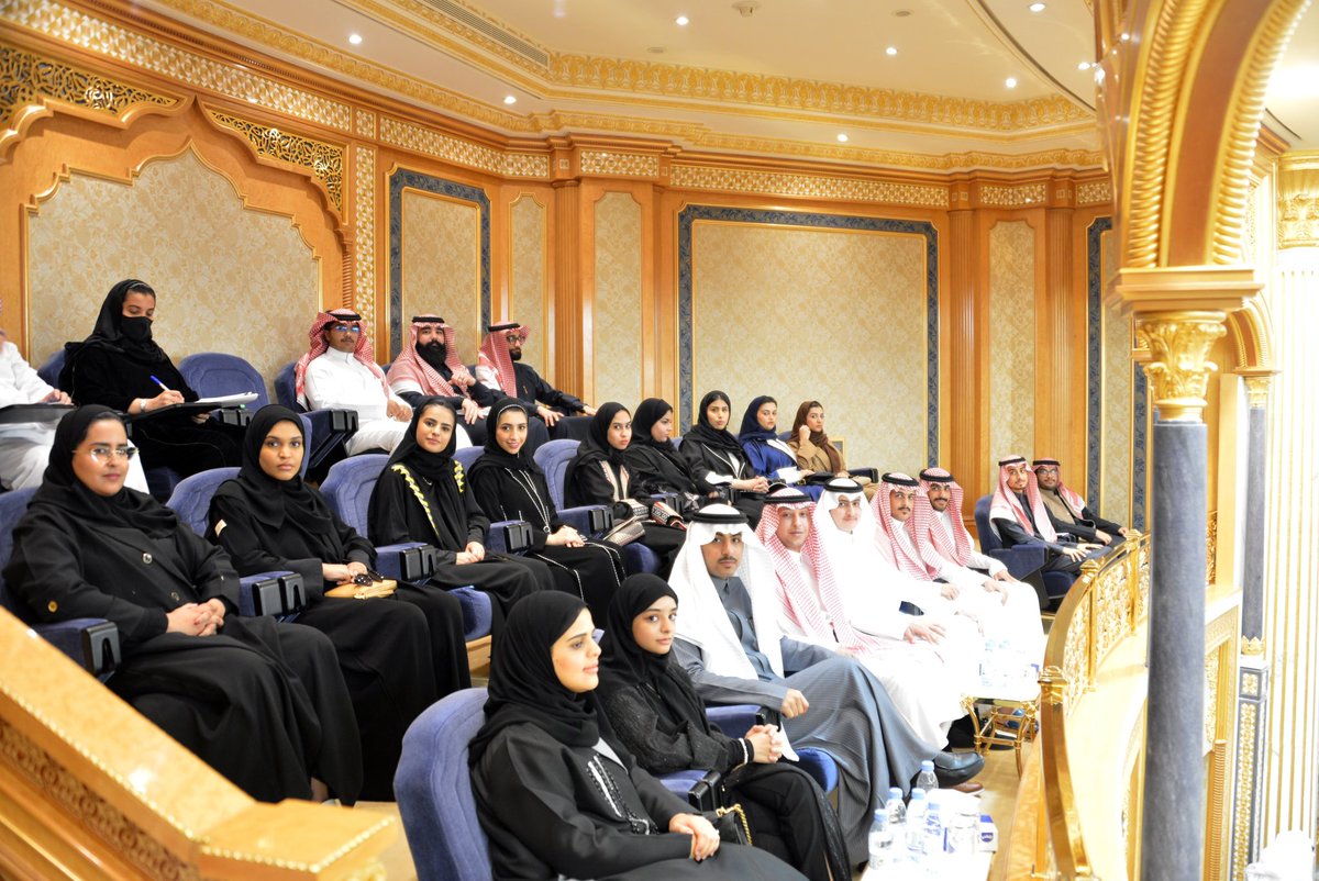 ShuraCouncil_SA's tweet photo. وفدٌ من طلاب وطالبات نادي القانون بجامعة الأمير محمد بن فهد يزور #مجلس_الشورى ويحضر جانباً من جلسة المجلس التي عُقدت اليوم. https://t.co/2bOPlMN5cW