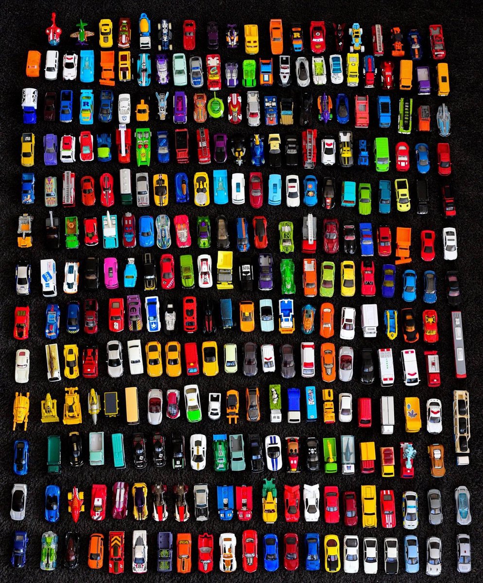 _H_K_L's tweet photo. A small collection of Tomica and Hotwheels cars. https://t.co/4kuzuUkzTy