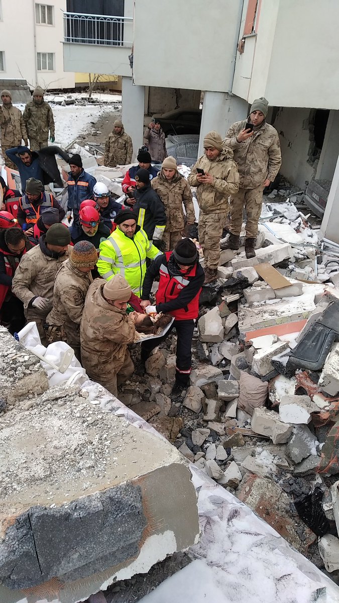 Depremden 38 saat sonra Sude kızımız sağ kurtuldu.
Adıyaman Gölbaşı.
<a href="/drfahrettinkoca/">Dr. Fahrettin Koca</a> 
<a href="/numanhatipoglu/">Numan Hatipoğlu</a> 
<a href="/tokatvaliligi/">Tokat Valiliği</a> 
#goelbasıdeprem 
#golbası 
#deprem