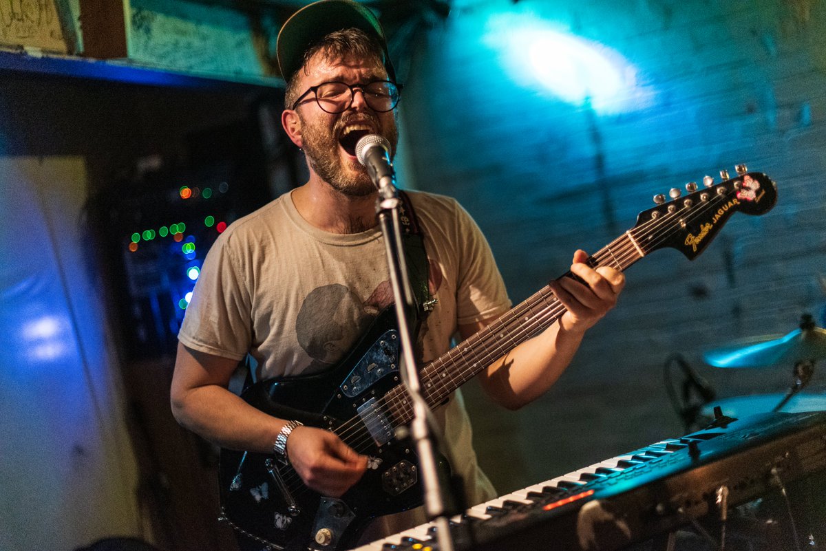 fretphotography's tweet photo. life and death of the party, @merexband at @13thnotecafe last night 🦖📸 https://t.co/3wFj4HDQwI
