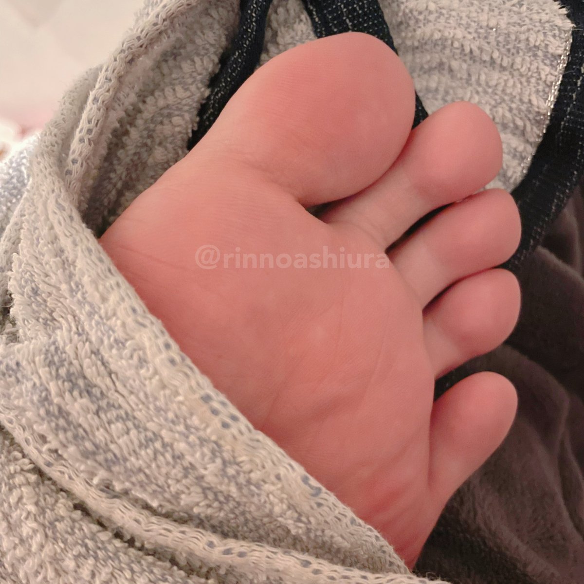 凛(りん)@足裏フェチ on Twitter: ねむねむおやすみ😴