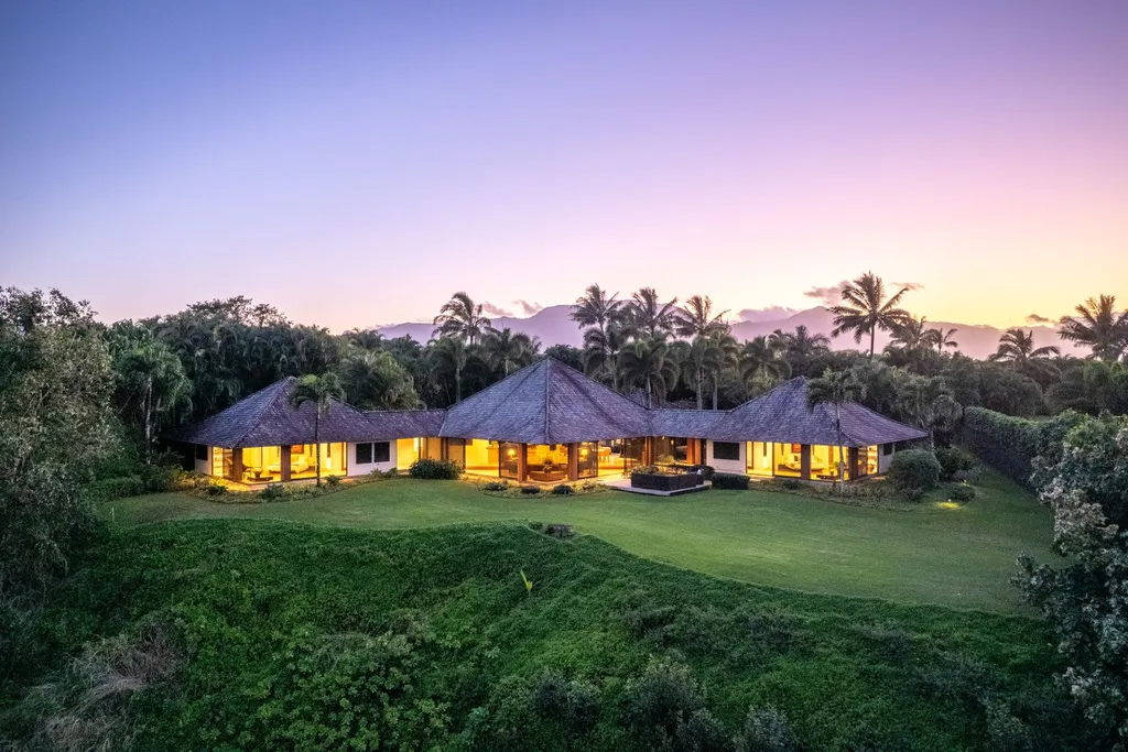 sothebysrealty: Extraordinary Property of the Day: A tropical estate in Kilauea, Hawaii, represented by Brian Axelrod and Doreen Trudeau of Venture Sotheby's International Realty. s.sir.com/3j4pGyh

#sothebysrealty #realestate  #epotd