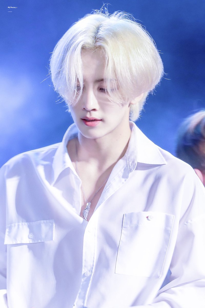 왜때문인지 미국남자한테 동양신화, 한국남자한테 서양신화 들이붓고 싶어지는 사진