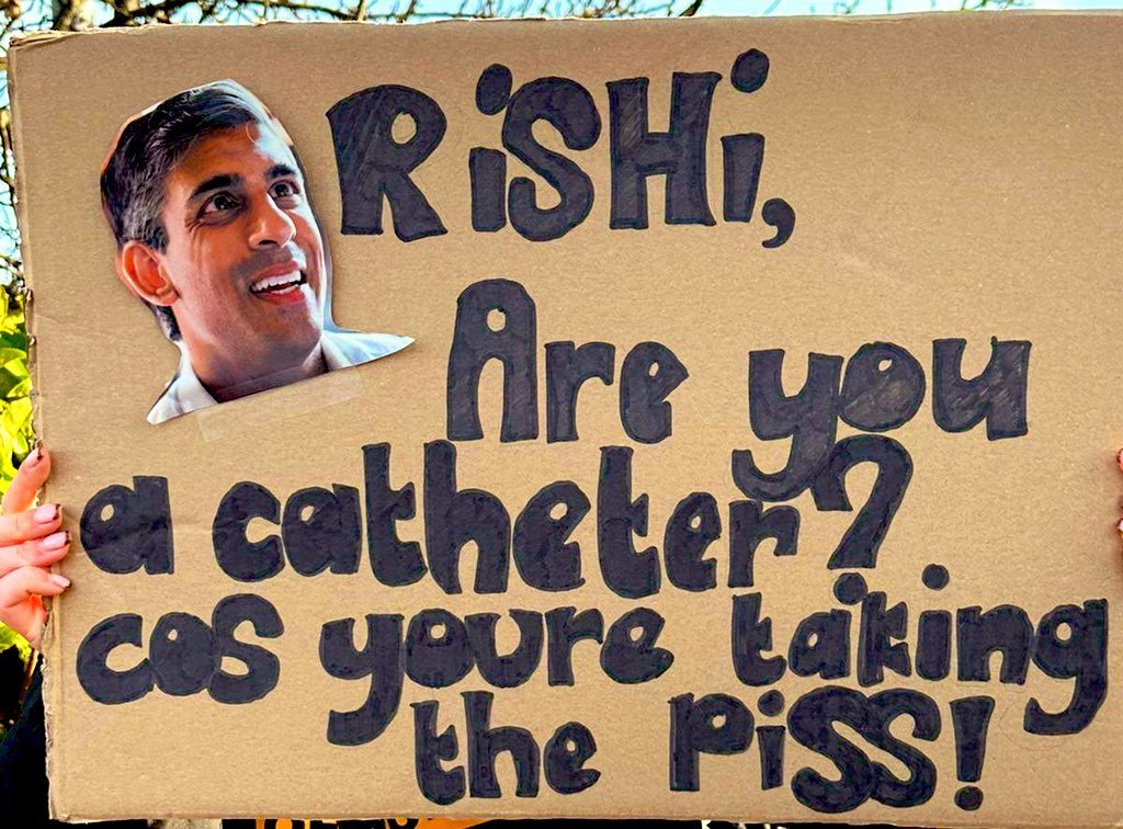Striking nurses have a question for <a href="/RishiSunak/">Rishi Sunak</a> 🤣

#EnoughlsEnough