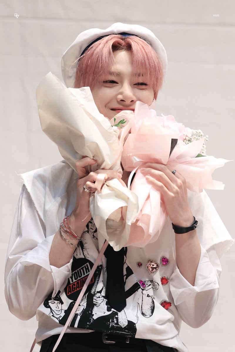 encounter0325's tweet photo. #아이엔의_스물셋도_안아줄게요
#CantStopFallingForIN
#HappyINDay 🦊💗 https://t.co/BQF0eN3xjA