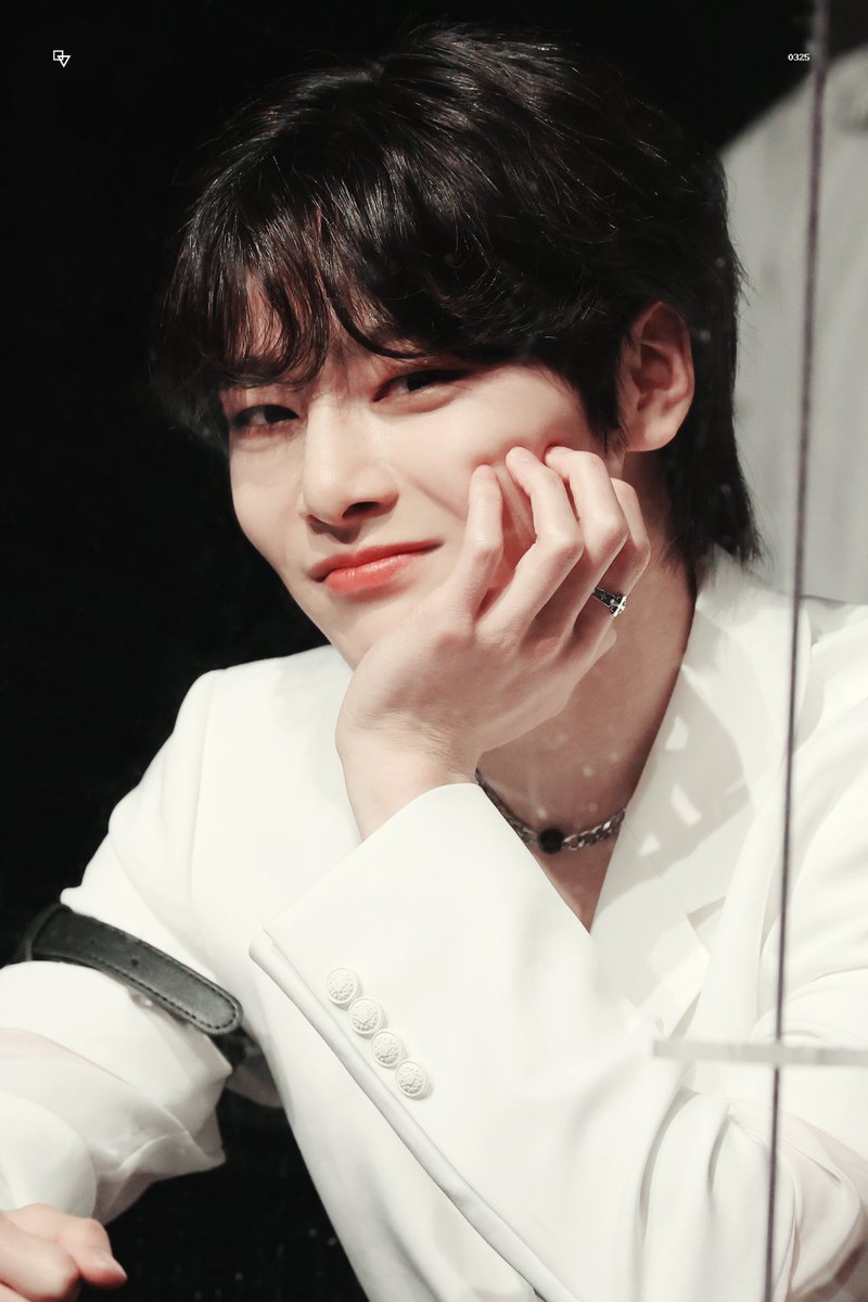 encounter0325's tweet photo. #아이엔의_스물셋도_안아줄게요
#CantStopFallingForIN
#HappyINDay 🦊💗 https://t.co/nAQ0OtW4et