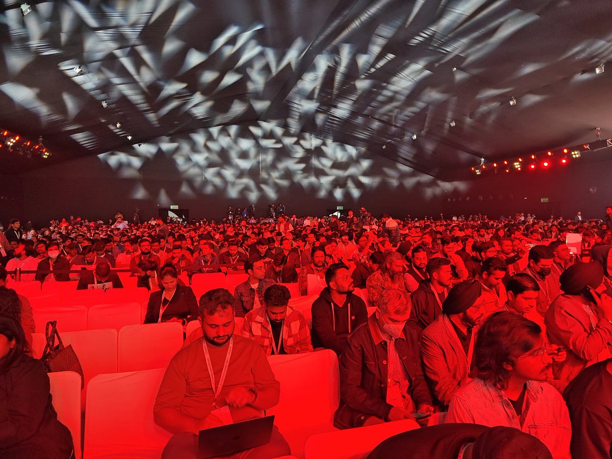 MikkelVE's tweet photo. India showing up for OnePlus launch 😎 #cloud11 https://t.co/q0n2cl5NTT