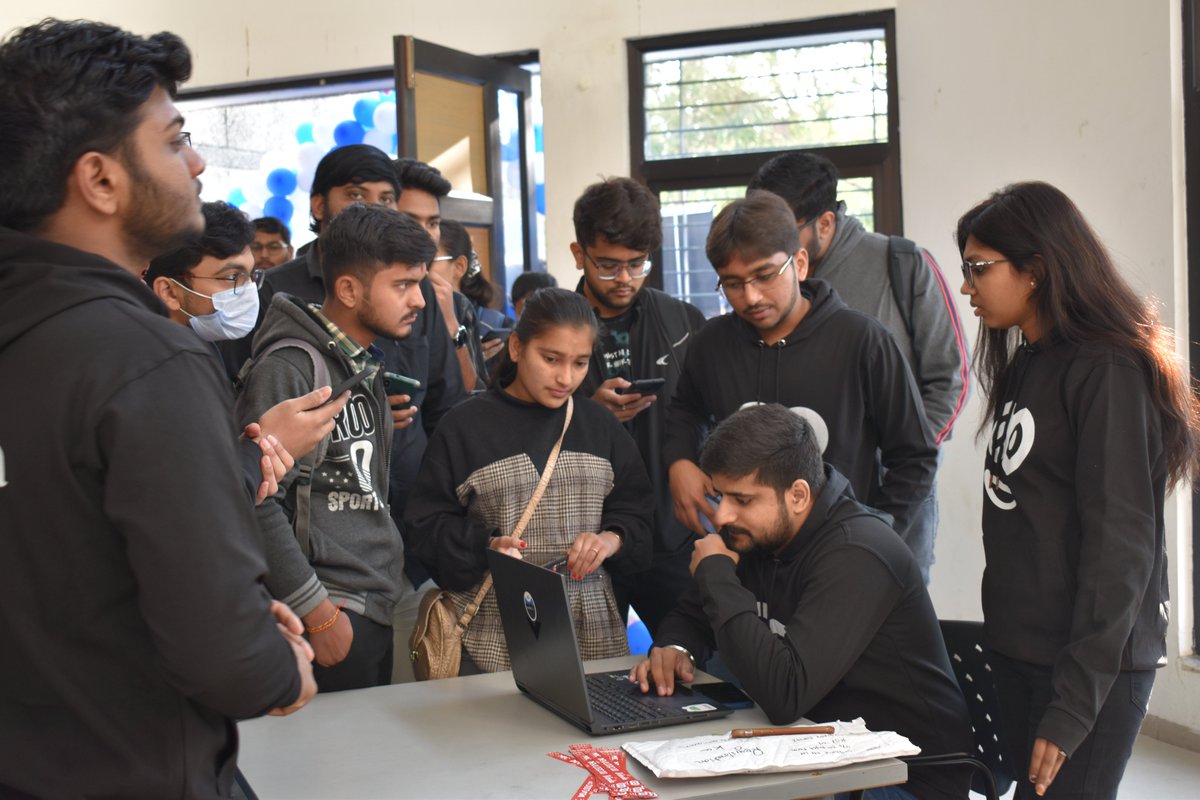 Mehdevclub's tweet photo. Reliving the excitement and anticipation of attendees through memories captured at the registration desk📸🤩

#devloop #mehdevclub #mdc https://t.co/Rs7fClybIx