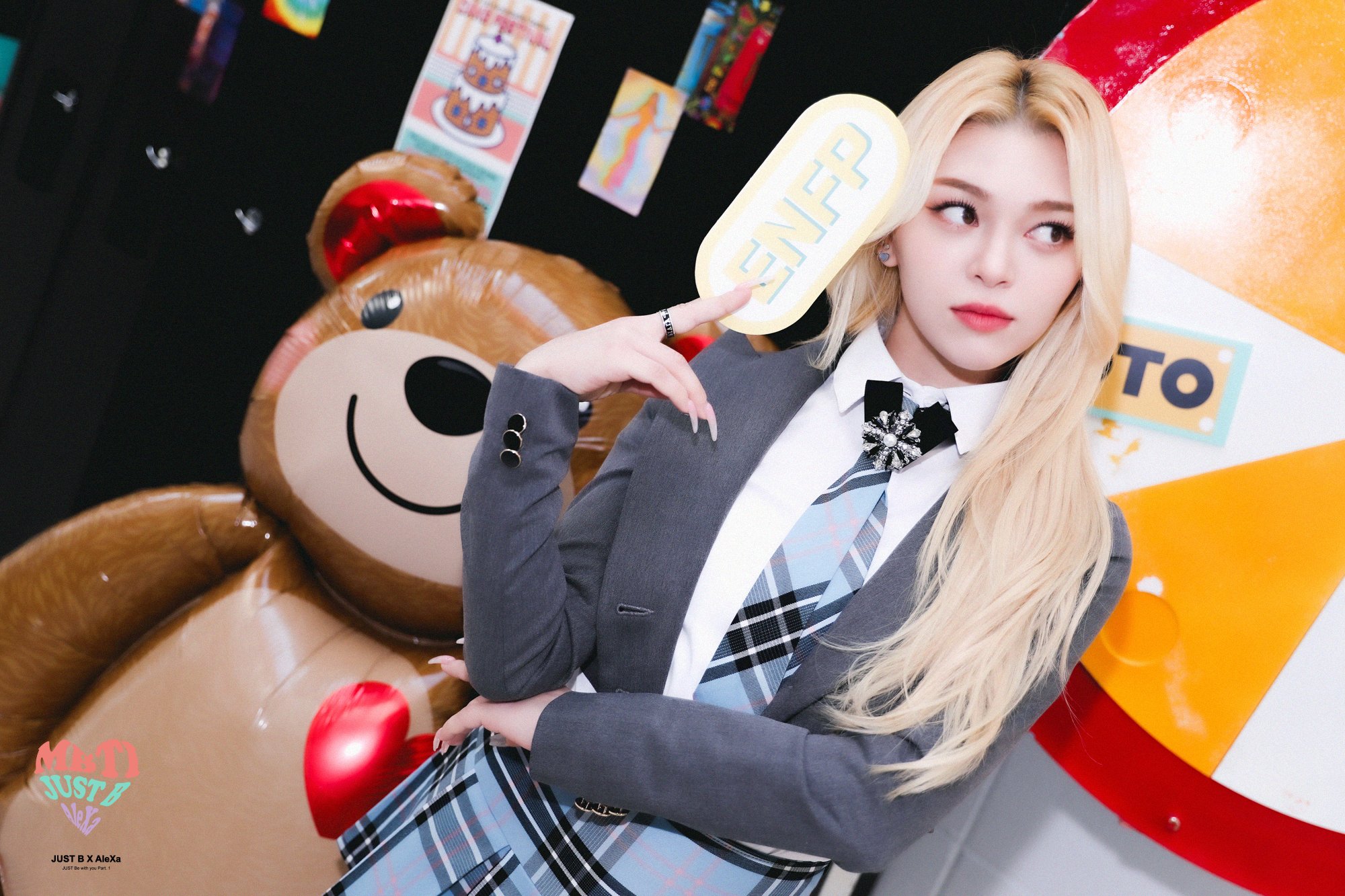 FoX2Hb7aAAAMxsU?format=jpg&name=large