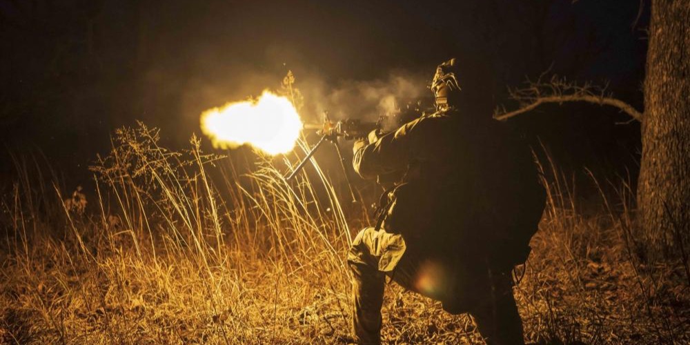 SOFWERX's tweet photo. An East-Coast-based U.S. Naval Special Warfare Operator (SEAL) fires at opposing forces, during a training exercise at Fort Chaffee, Arkansas. 
#SOFWERX #SEAL #SpecialOps #Warfare #commandos #Warfighter #training https://t.co/32SoqNB3xL
