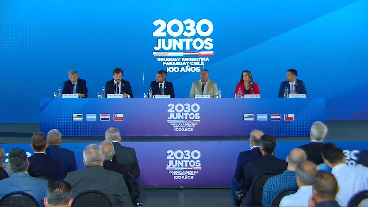 MindepChile's tweet photo. Ministra @AleBenado: "El fútbol permite unirnos como países. Quiero agradecer. a nombre del presidente @GabrielBoric, al gobierno argentino por la ayuda que nos han enviado en los incendios forestales. Es reflejo de la relación que estamos construyendo" https://t.co/Byqh7CxNVD