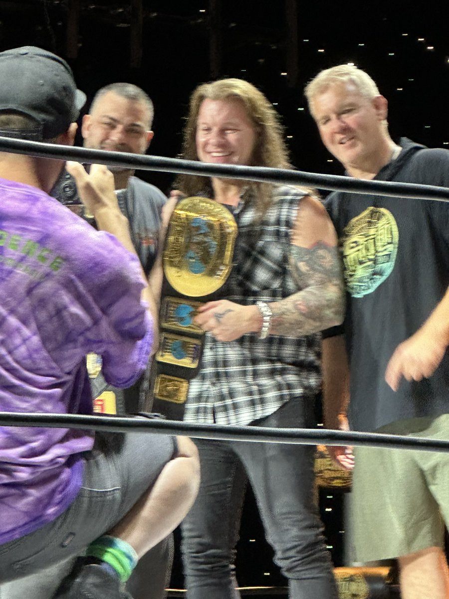 joejoescam12's tweet image. The man himself @IAmJericho receiving his IC title finally and we’ll deserved on the @jericho_cruise what a blast this cruise was as a first timer 353 days till #fivealive and I already can’t wait thank you @IAmJericho for the best vacation ever