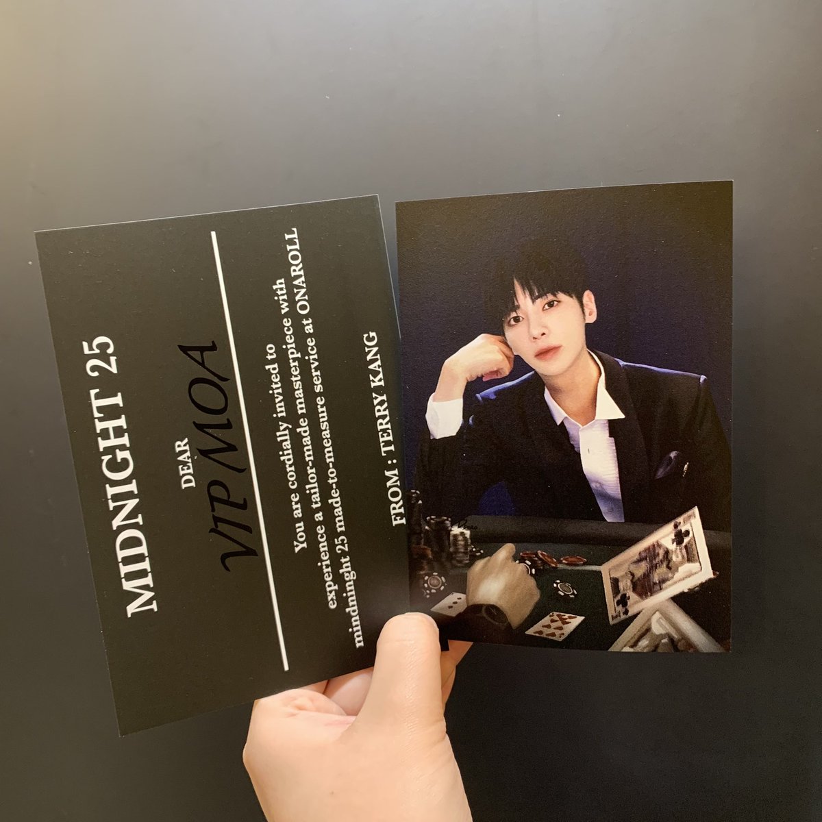heycomehere_'s tweet photo. 📍망원 온어롤
가장 컨셉츄얼한 카페였음 게임 속에 들어와 있는 듯한 착각을 불러 일으키는 화려함 
칩으로 교환 후 럭드하는 방식도 도박중독의 정신을 쏙 빼놓는 아이디어였음 포스터 뽑았음 굿 하웨벌 주인장의 엽서를 못 가진 게 천추의 한 ᵕ᷄≀ ̠˘᷅ 
#태현하게_올인
#Open_at_25PM_Midnight https://t.co/45gTBb9zmR