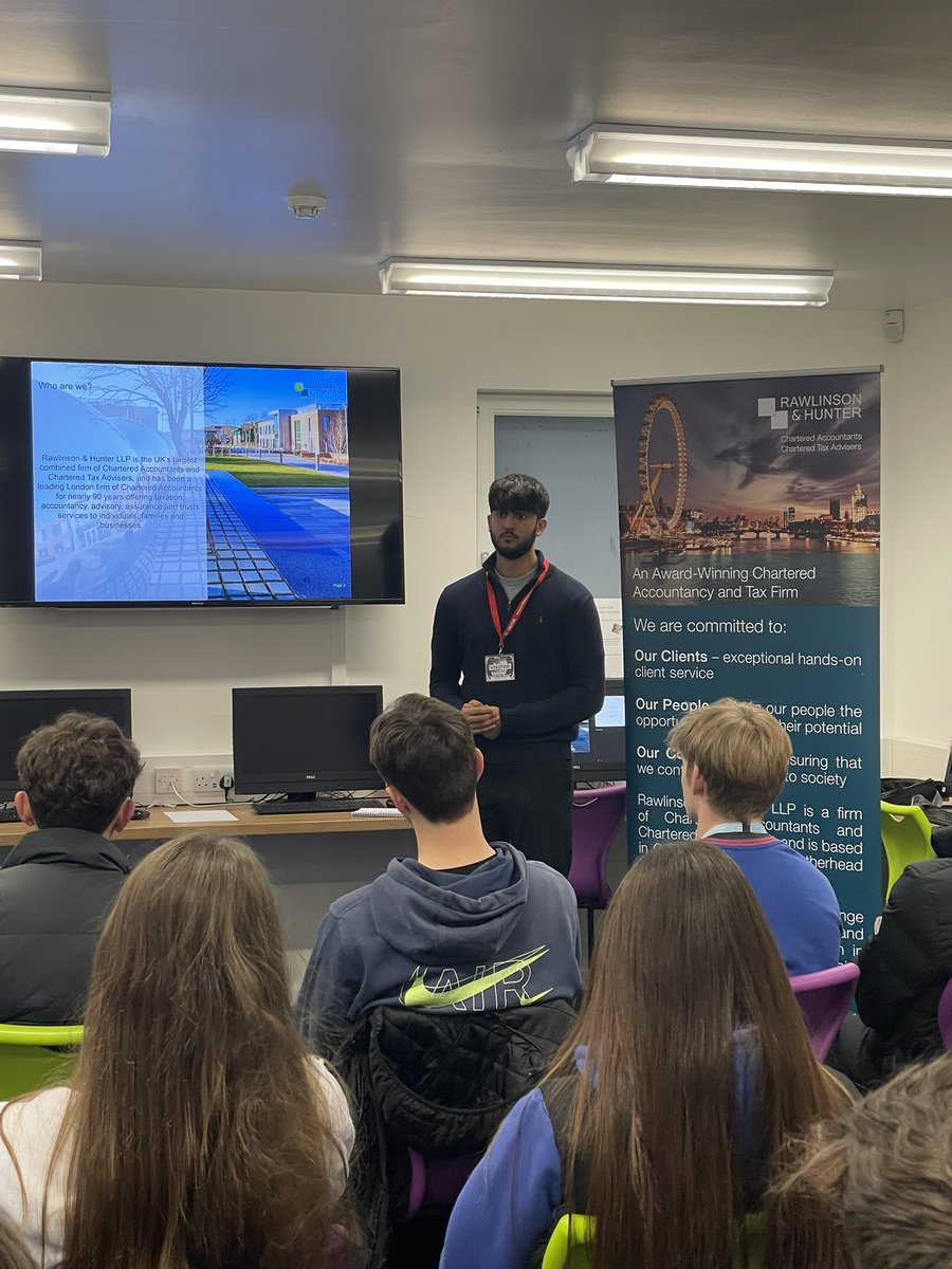 Howard_news's tweet photo. An inspiring interactive talk by two former students from The Howard, who came and spoke to students in our Sixth Form about doing an apprenticeship through Rawlinson &amp; Hunter LLP. @RawlinsonHunter @Howard_Careers #NAW2023 https://t.co/Rd2pDf0svR