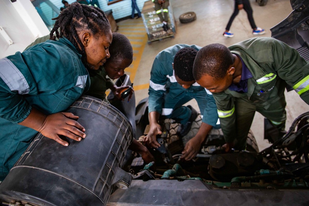 ZamitaSkills's tweet photo. #Craft #Auto-electrical #students tasked to identify the location of the Engine Control Module (ECM) and Stator Motor after tilting the Cab of the #Volvo #Euro 6 #Emission #truck during #workshop practice @NORTEC_  with one of our #ZAMITA trainers.

#GetSkilled #SkillsDevelopment https://t.co/9KiEXNw2kj