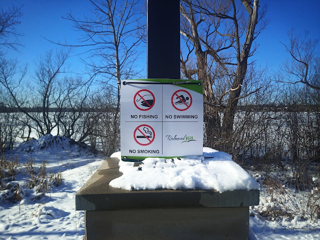 PhotoDorks's tweet image. No fishing, no swimming, no smoking  via @PhotoDorks photodorks.com/2023/02/no-fis…