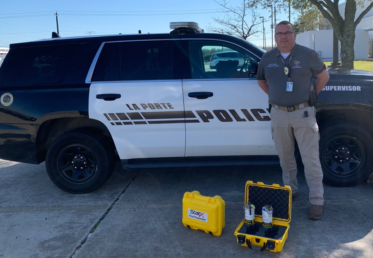 Fireaway_StatX's tweet photo. The La Porte (TX) PD was the winner of our Police Magazine Holiday Giveaway promotion! Their training and recruiting officer at the department is photographed here with the product.

The Stat-X First Responder® is a great fire suppression tool for early-stage fire. https://t.co/Fq3f2sE09P