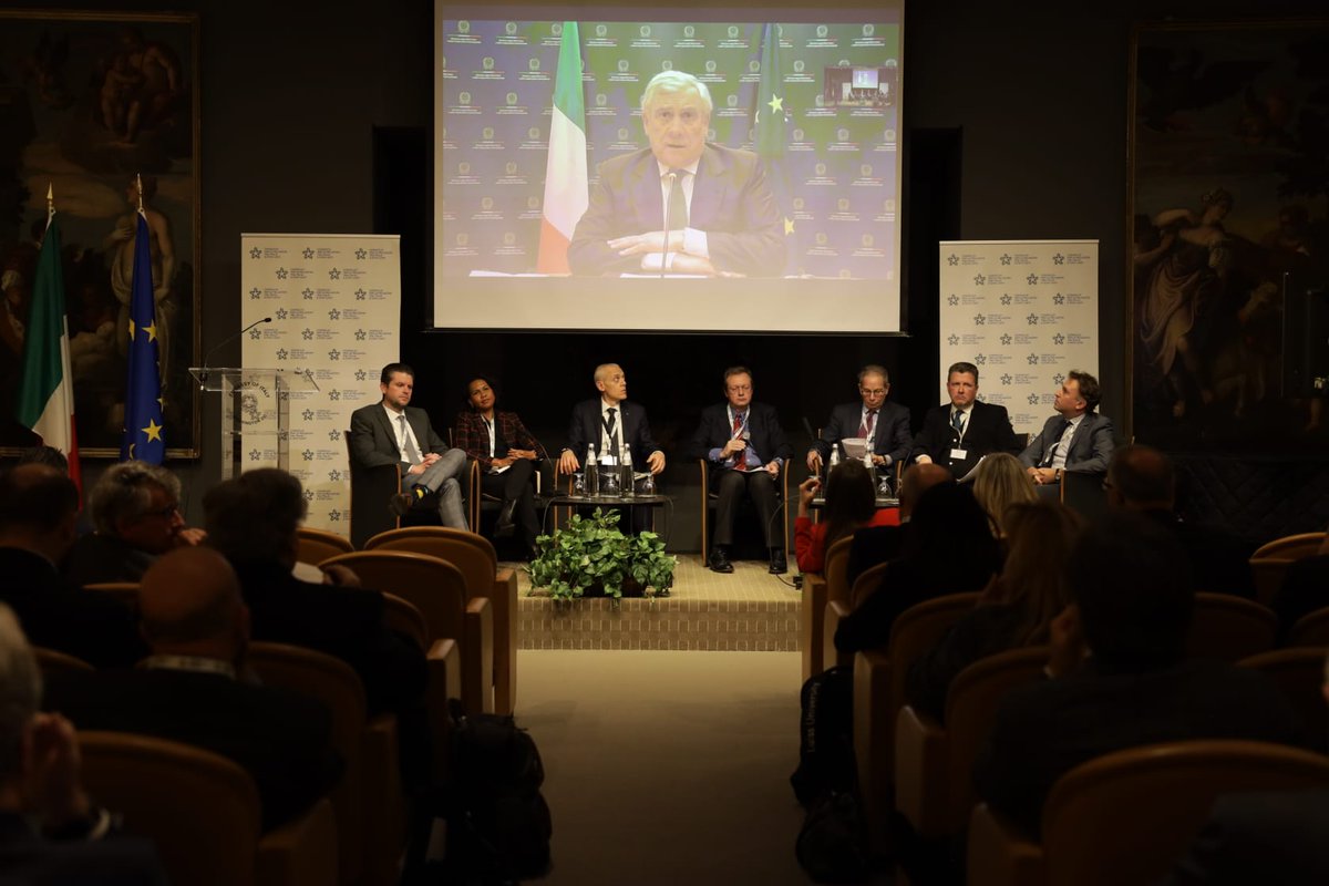 Al via il Workshop Annuale del @consiusa, in collaborazione con @Ambrosetti_: 'Fast Forward: A Brave New World Coming' presso l'Auditorium @ItalyinUS a #Washington. Dopo i saluti, un intervento di @Antonio_Tajani Ministro @ItalyMFA 
#consiusa2023