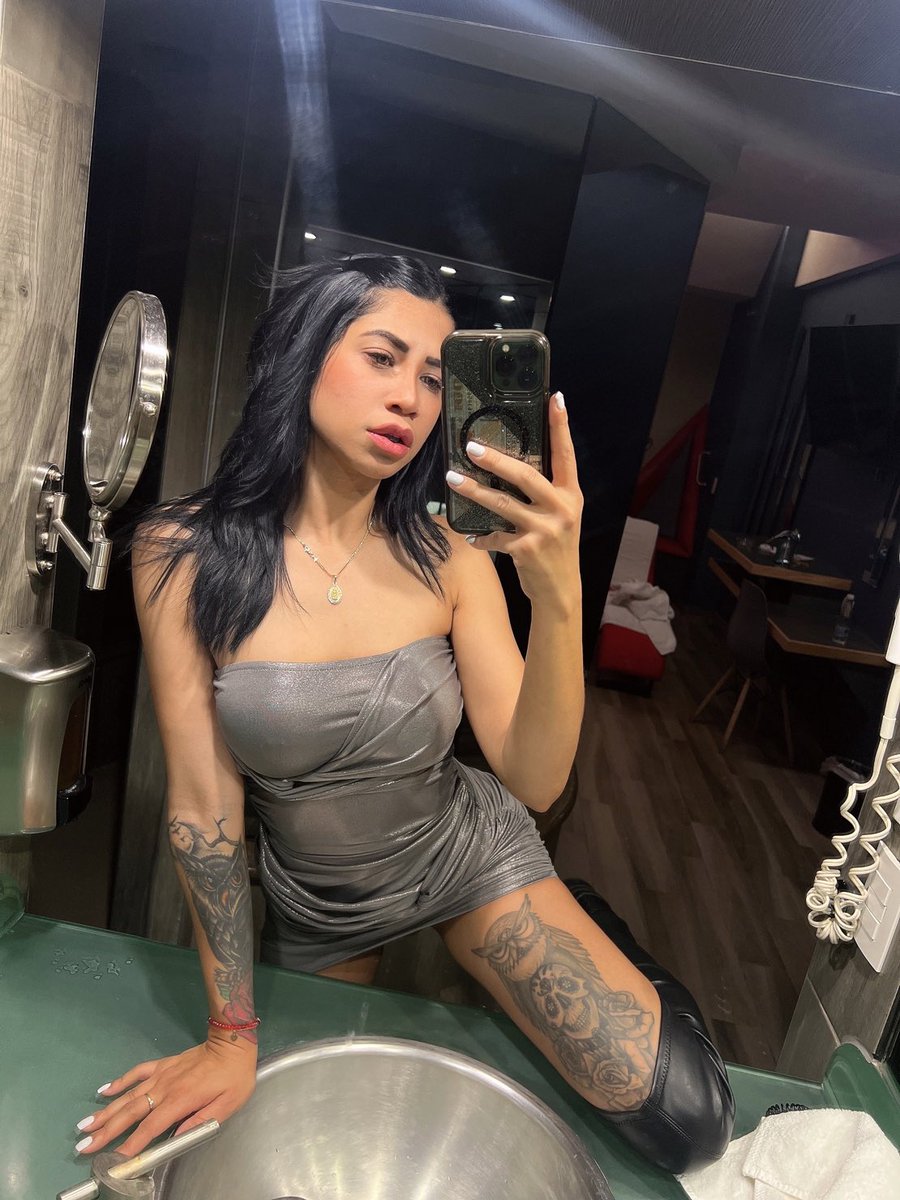 RoxyD02's tweet photo. Y si me subes el vestidito 😈🔥 https://t.co/TsI7ZVGr74