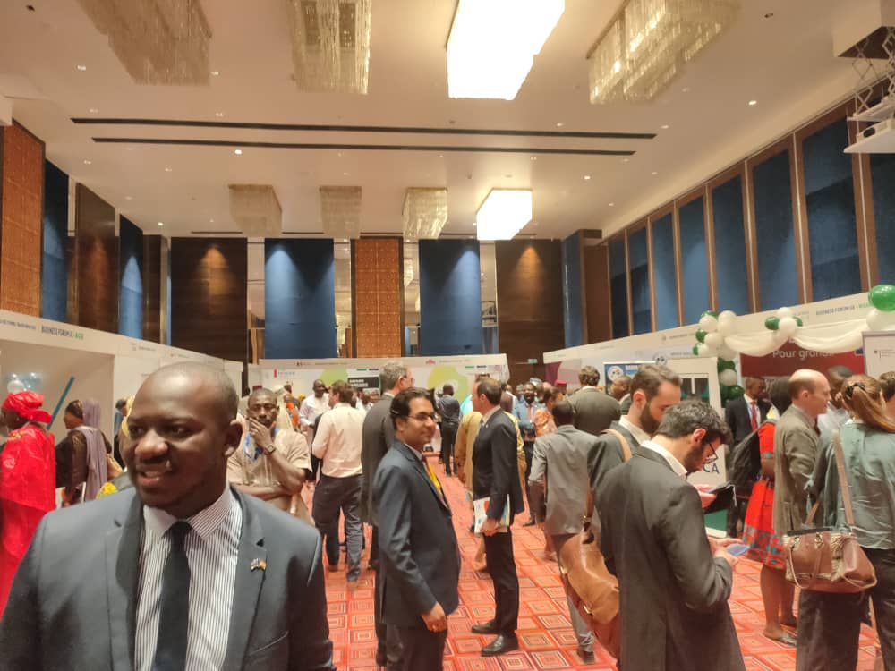 dueniger's tweet photo. 🇪🇺🇳🇪Visite des stands de la mission #TeamEurope  et rencontre avec les entreprises européennes engagées dans les secteurs prioritaires du #Niger.
#TeamEurope #GlobalGateway #BusinessForum  #UENiger #InvestirAuNiger https://t.co/KRyXL7kAAF