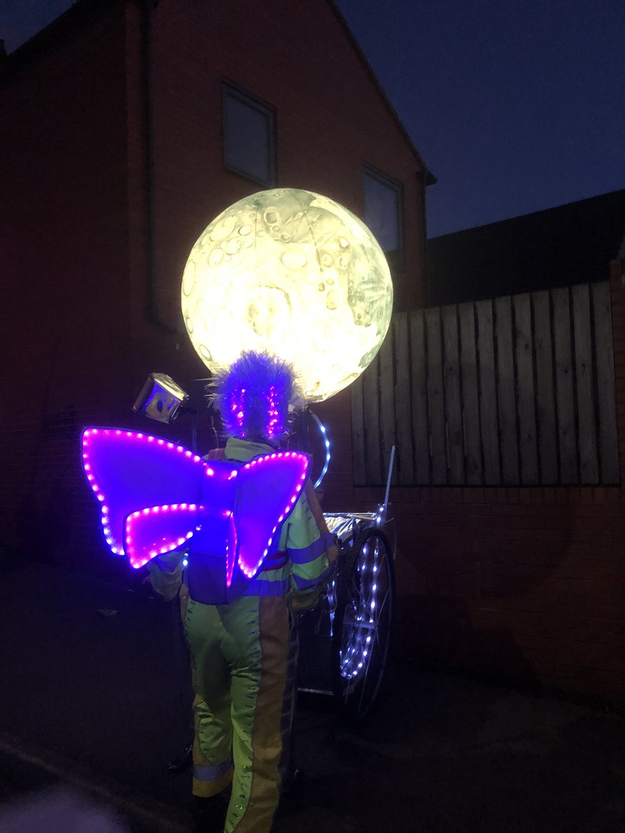 makeabranch's tweet photo. We had an amazing time yesterday with @FluxRotherham and @PifPafTheatre aka The Moth People from the Moon 🌕 they were amazing and it was so lovely to see all the smiles and laughter 🤭 
Thank you for asking us to be there 😊 #Canklow https://t.co/DBejpR6vat