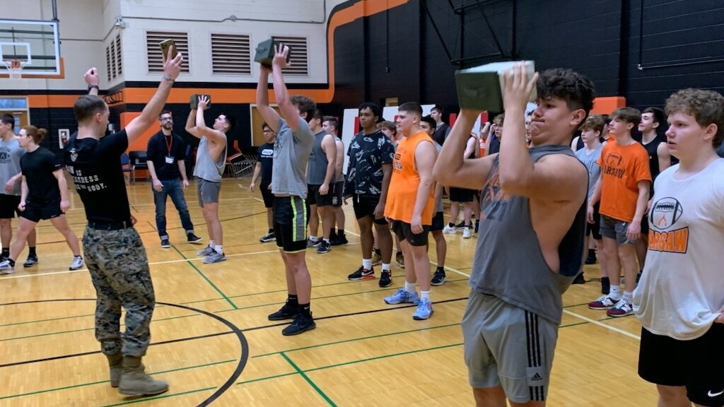 tigerfbcoach's tweet photo. thx @GlazierClinics &amp; @USMC for making today happen... 

several marines came into our @WarsawStrength classes today &amp; put our @WarsawTigerFB through strenuous "basic training" &amp; "team building" activities

#standardshigh
#noexcuses

@WCS_District @CoachJonesWCHS @Warsaw_Tigers https://t.co/A6qsKBDBG6