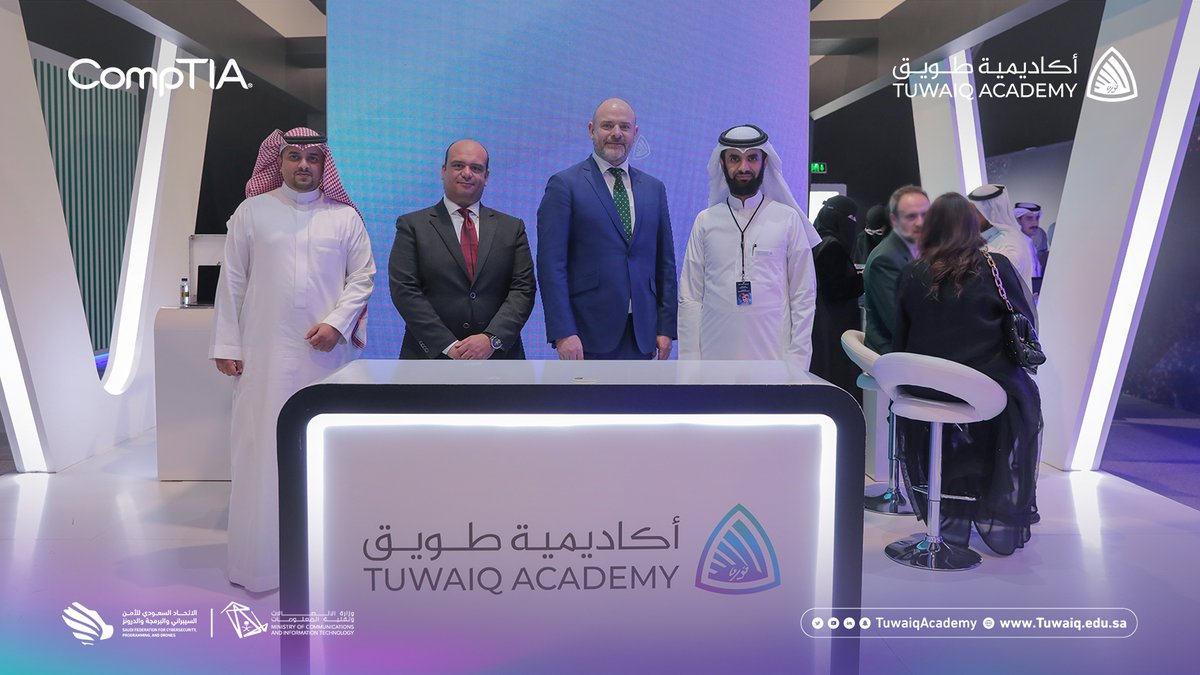 TuwaiqAcademy's tweet photo. لقاء ممثلي @CompTIA في جناح أكاديمية طويق ضمن مؤتمر #ليب23 https://t.co/32YTioZwZP