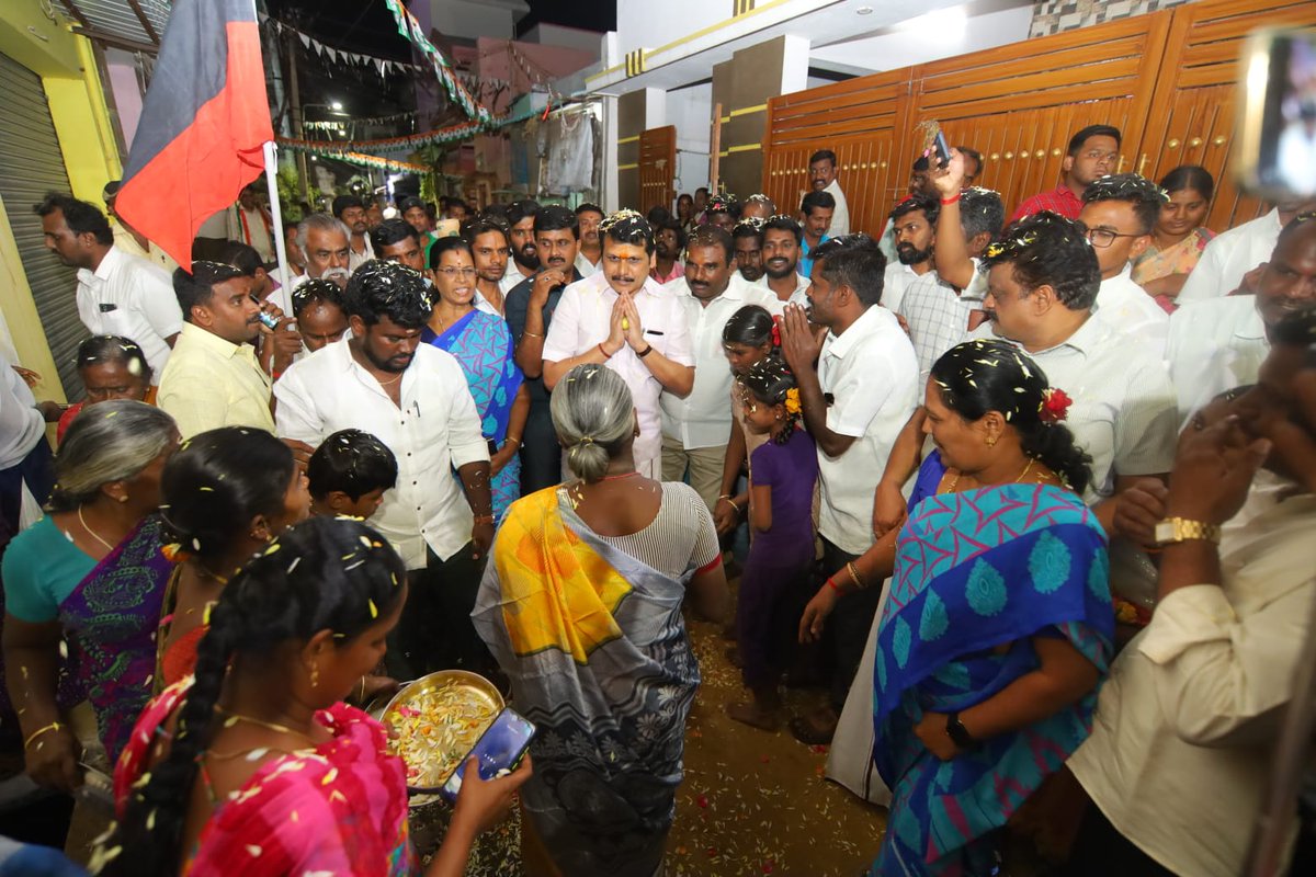 V_Senthilbalaji's tweet photo. மாண்புமிகு தமிழ்நாடு முதலமைச்சர் தளபதி @mkstalin அவர்களின் சமுகநீதி காத்திடும் ஆட்சியின் சாதனைகளை கூறி, ஈரோடு கிழக்கு சட்டமன்ற தொகுதி வேட்பாளர் அண்ணன் திரு. E.V.K.S இளங்கோவன் அவர்களை ஆதரித்து, வீரப்பன்சத்திரம் 23வார்டு அண்ணா தெருவில் பிரச்சாரம் மேற்கொண்ட போது.. https://t.co/SuwJCNntqs