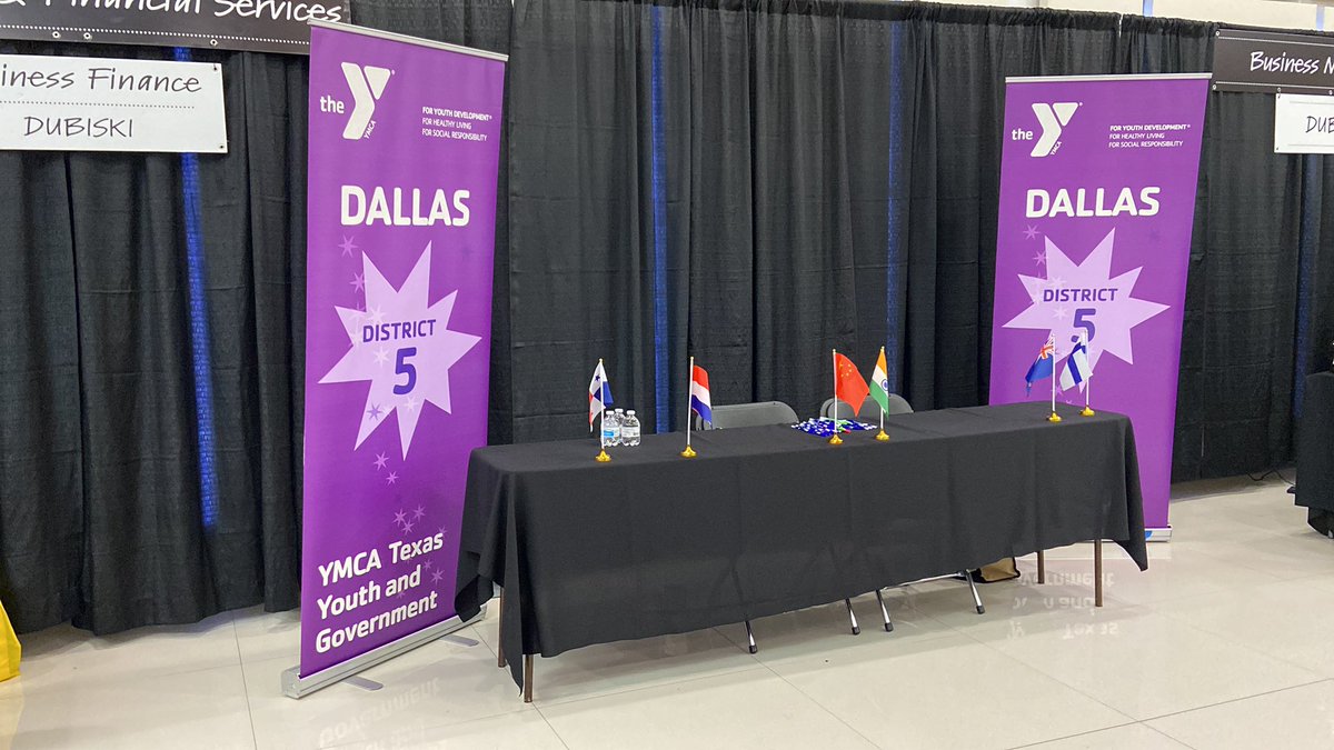300 coming in , 300 going out on rotation for 9:30- 2:30 …#becauseY #careerfair #gpisd <a href="/YMCADallas/">YMCA of Metro Dallas</a>