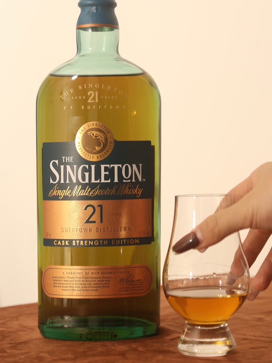 Singleton21年限定です。
買って一度だけ飲んだことがあります。😆
口の中はナシ、柑橘、イチジクの味がします。
度数が高いですね。🤣
私は少量のコップ半分しか飲みませんでした。😋
