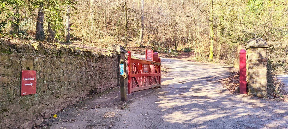 CastellUK's tweet image. Good to see the castle gate is open again 
#castellcoch #reopened #Tongwynlais